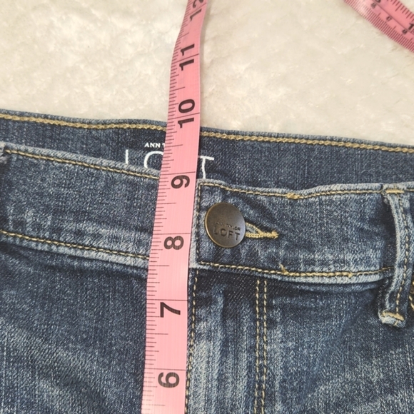 ANN TAYLOR LOFT DENIM ROLL SHORTS SIZE 8 PRE OWNED - Picture 9 of 11
